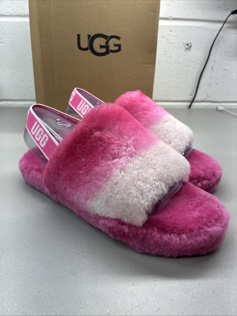 New UGG Woman 7 Or Big Kid 5 FLUFF YEAH SLIDE GRADIENT PINK SLINGBACK SANDAL